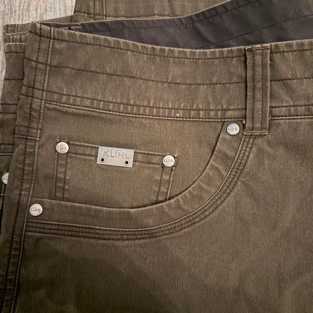 Kuhl Men's Revolver in Olive Green - Picture 5 of 5